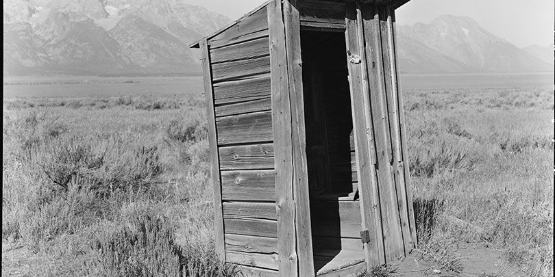 pfeiffer-homestead-outhouse